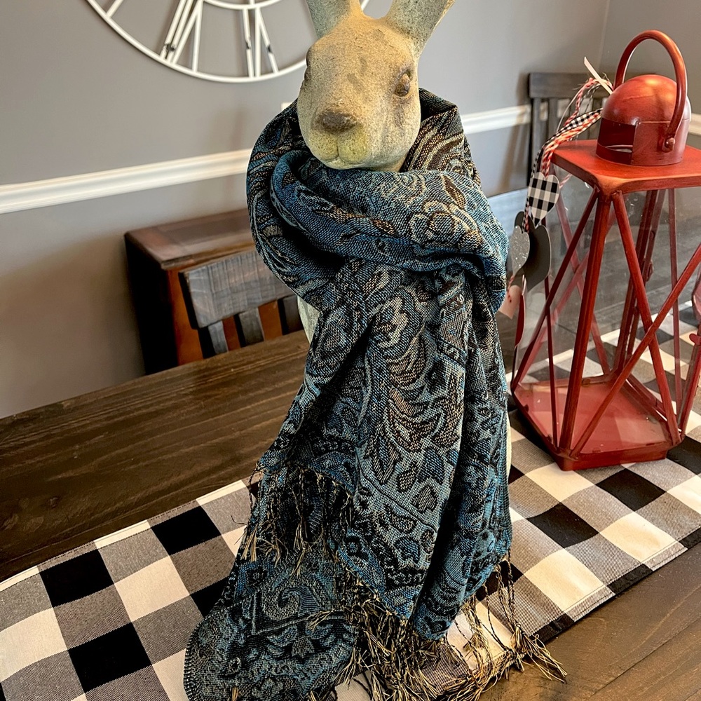 NWOT Fringed Scarf